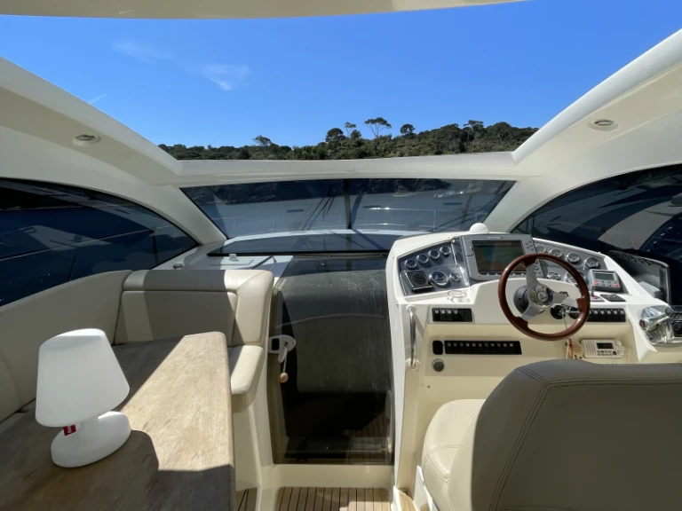 Bateau à moteur à louer à Hyères au meilleur prix
