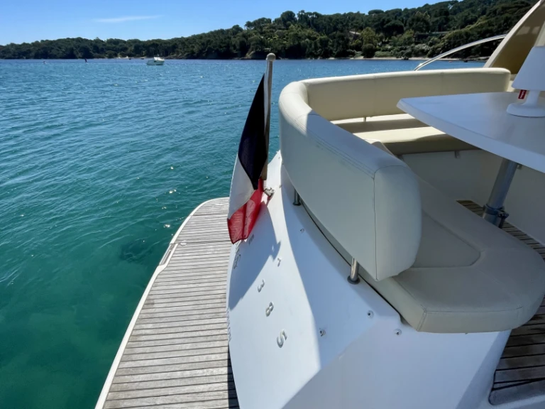 Jeanneau Prestige 38 S a louer à Hyères