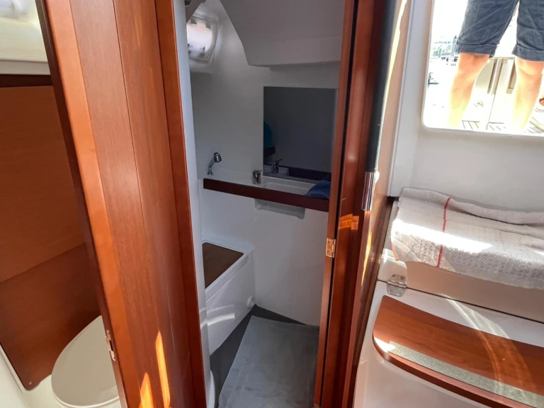 Bénéteau Oceanis 38.1 a louer à Les Sables-d'Olonne