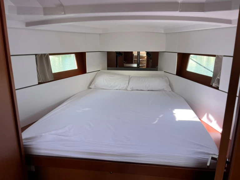Location à Les Sables-d'Olonne - Bénéteau Oceanis 38.1 sur SamBoat