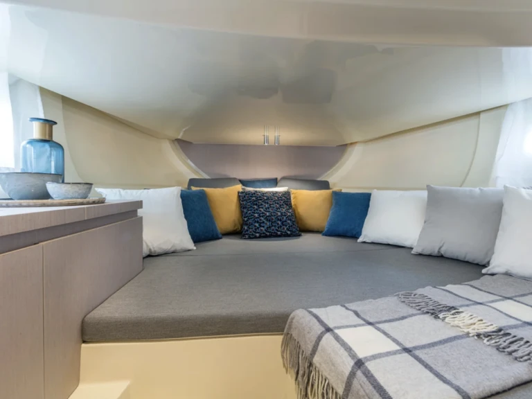 Location bateau Monaco pas cher Invictus 280 CX