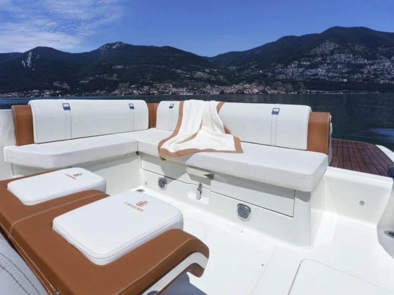 Location bateau Invictus  Invictus 280 CX à Monaco sur Samboat
