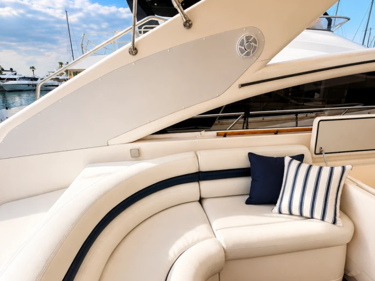 Yacht à louer à Marina de Dénia au meilleur prix