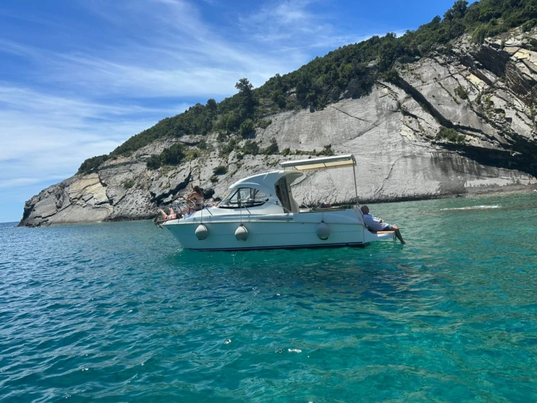 Louer Bateau à moteur avec ou sans skipper Bénéteau à Bar