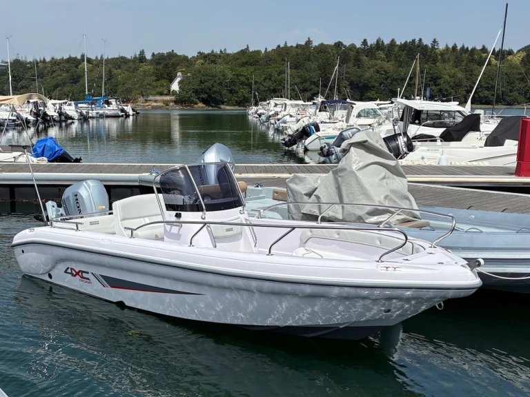 Louer Bateau à moteur avec ou sans skipper Ranieri à Bénodet