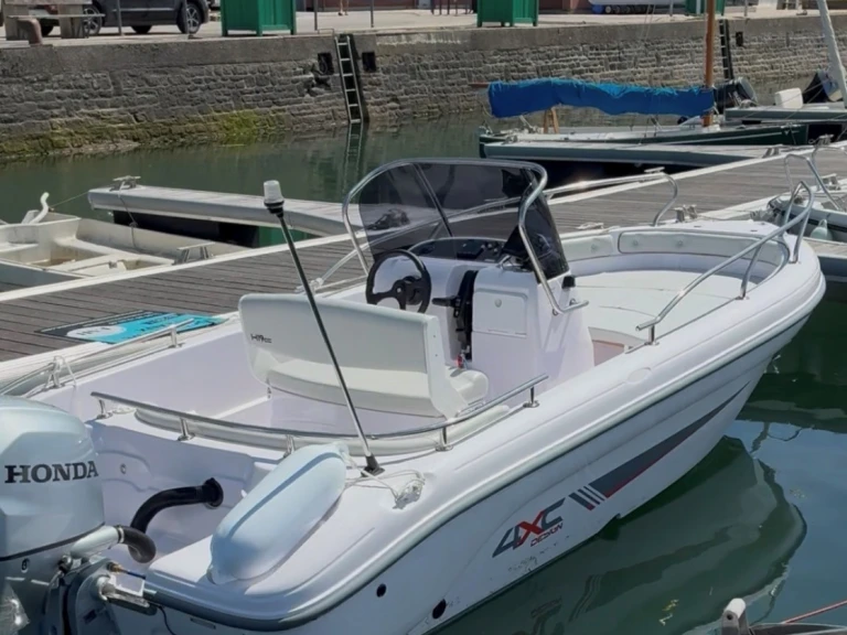 Location Bateau à moteur Ranieri avec permis