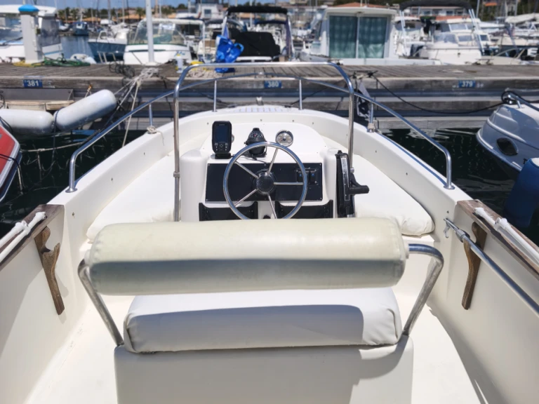 Louer Bateau à moteur avec ou sans skipper Marinello à Saint-Raphaël