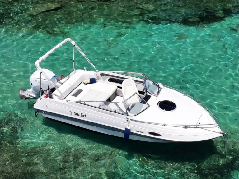Location Bateau à moteur Four Winns avec permis