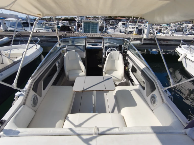 Bateau à moteur à louer à Saint-Raphaël au meilleur prix