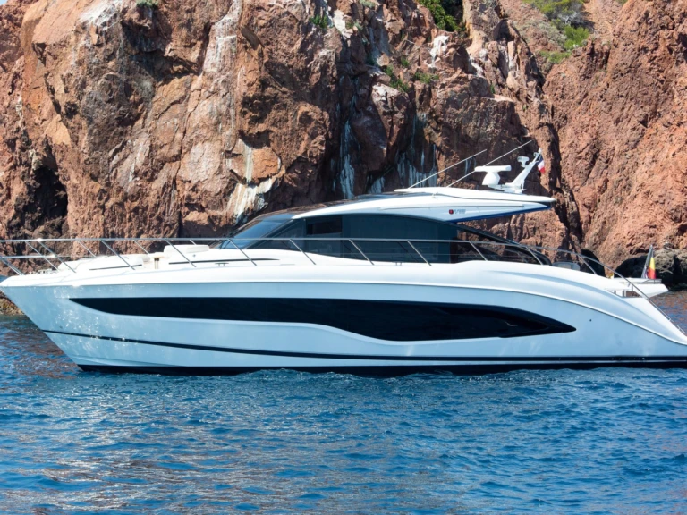 Louer Bateau à moteur avec ou sans skipper Princess à Saint-Raphaël