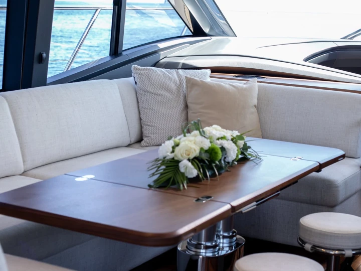Location à Port de Saint Tropez - Princess Princess V55 sur SamBoat