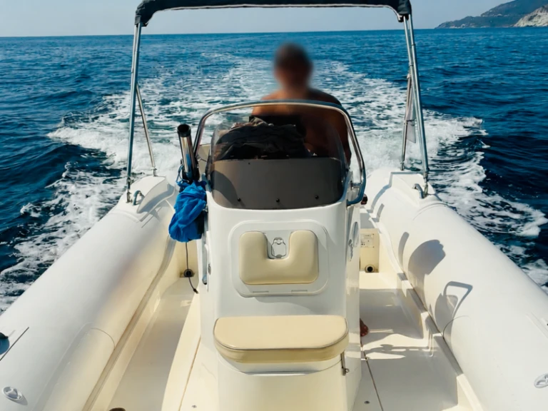 Location bateau Nuova Jolly Nuova Jolly 630 à France sur Samboat