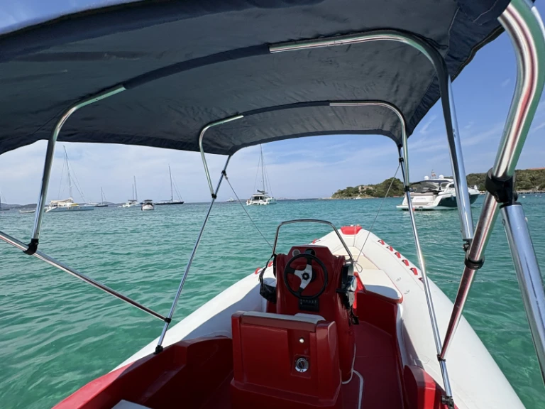 Louez un Magnus 6.20 à Porto Rotondo