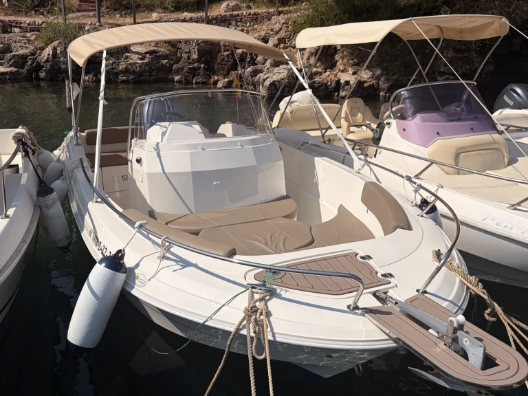 Location Bateau à moteur Pacific Craft avec permis
