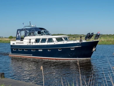 Hire Motorboat De Drait with a boat licence