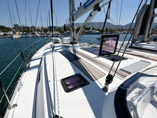 Louez un Bavaria Bavaria 50 à Álimos