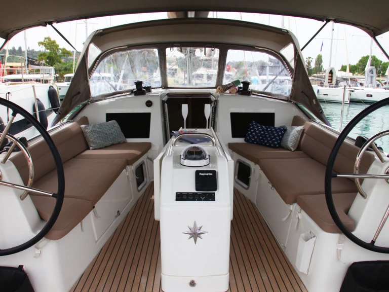 Location bateau Nidri pas cher Sun Odyssey 410