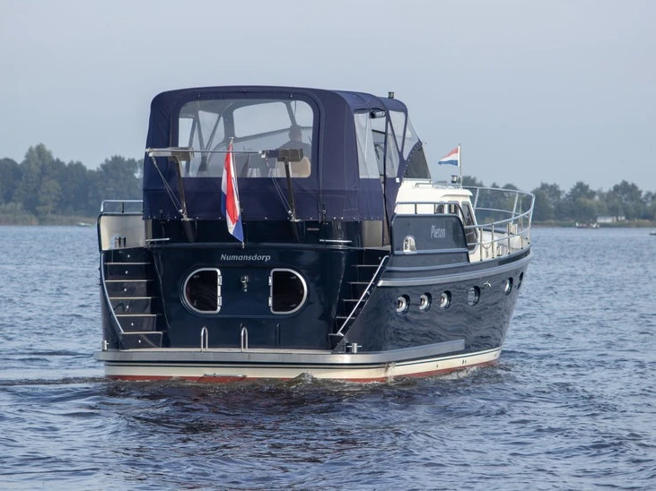 Bateau à moteur à louer à Akkrum au meilleur prix