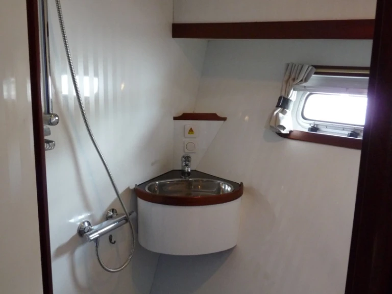 Location bateau Akkrum pas cher Nowee Novi 42