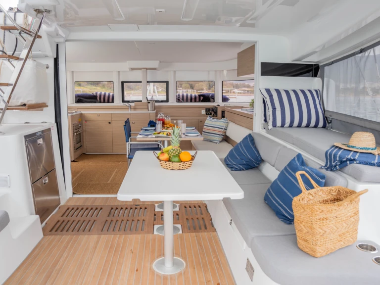 Location bateau Álimos pas cher Lagoon 43
