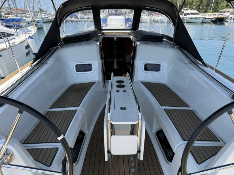 Louer Voilier avec ou sans skipper Jeanneau à Pula