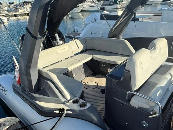 Louer Semi-rigide avec ou sans skipper Zodiac à Saint-Raphaël