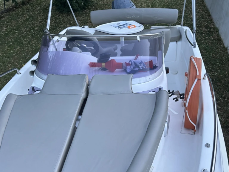 Location Bateau à moteur B2 Marine avec permis