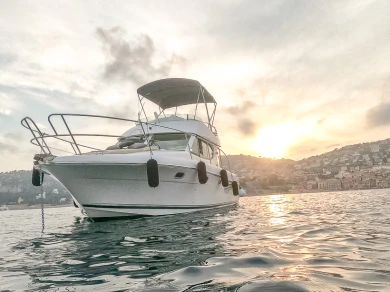 Noleggiare una Jeanneau Prestige 32 Fly a Nice
