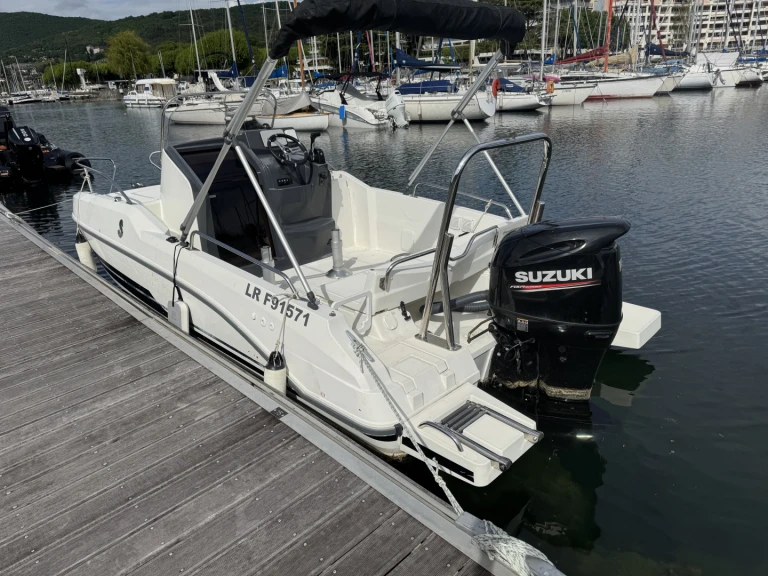 Bateau à moteur à louer à Aix-les-Bains au meilleur prix