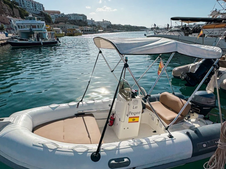 Louer Semi-rigide avec ou sans skipper Lomac à Port Mahon