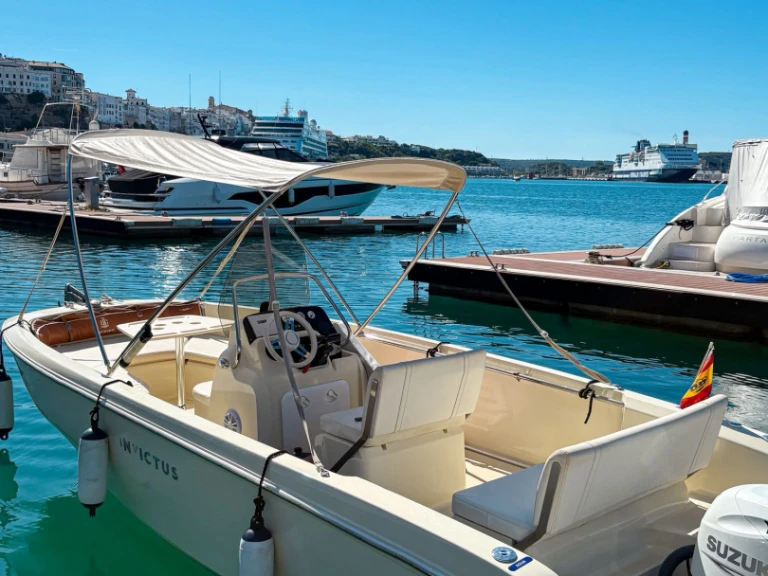 Location bateau Port de Port Mahon pas cher Invictus 190 FX