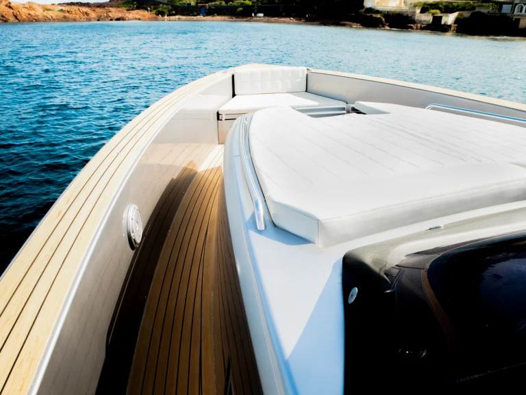 Louer Bateau à moteur avec ou sans skipper Pardo Yachts à Saint-Tropez