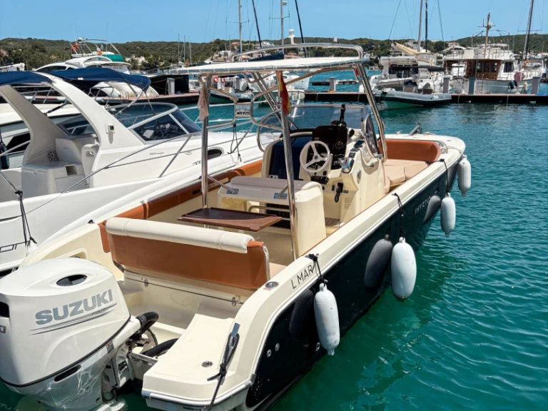 Louez un Invictus  Invictus 240 FX à Port Mahon