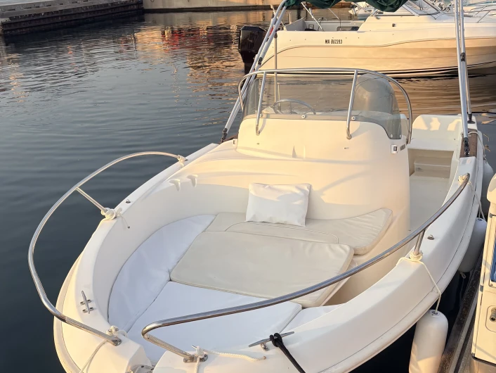Location Bateau à moteur Jeanneau avec permis