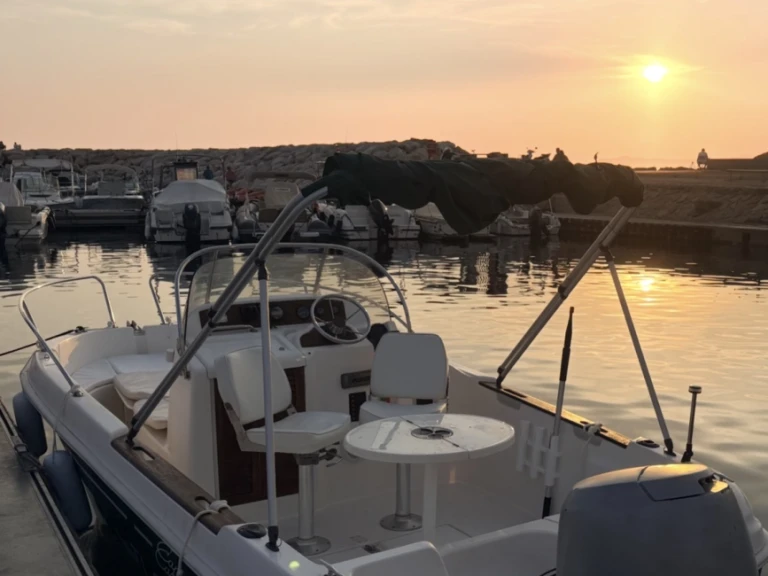 Jeanneau Cap Camarat 5,45WA a louer à Six-Fours-les-Plages