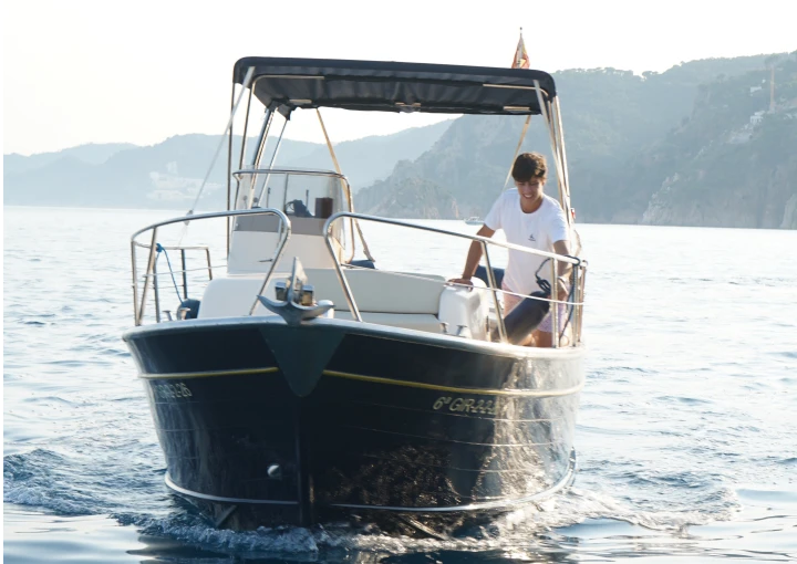 Bateau à moteur à louer à Sant Feliu de Guíxols au meilleur prix