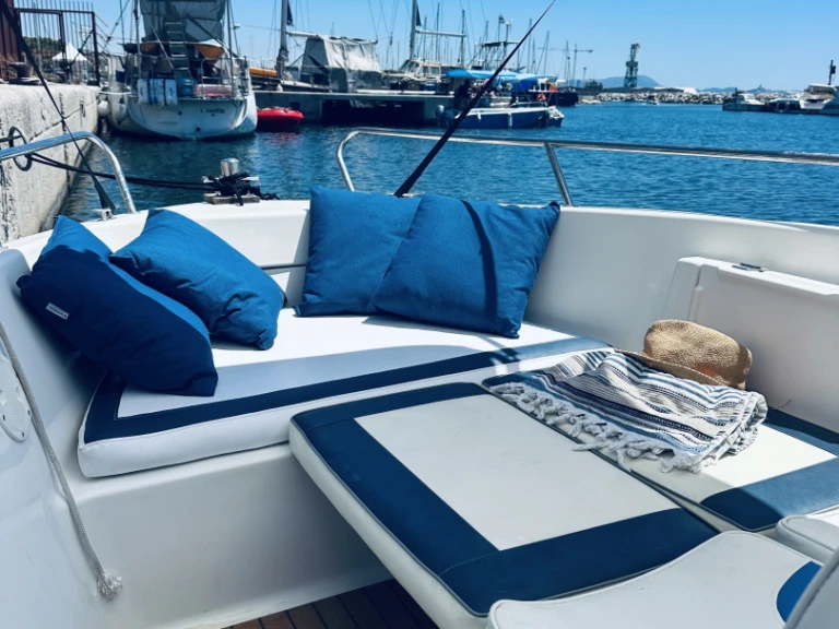 Location bateau Quicksilver Quicksilver 505 Commander à Carro sur Samboat