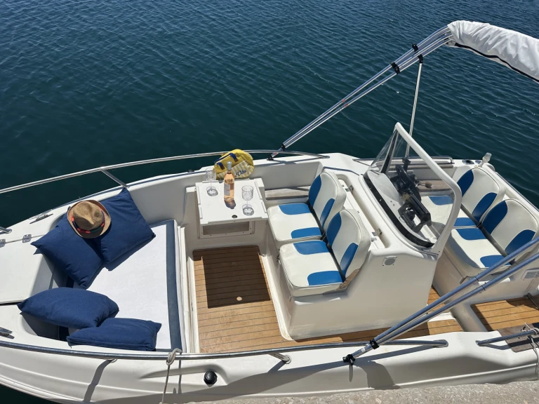 Louer Bateau à moteur avec ou sans skipper Quicksilver à Carro