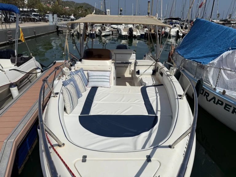 Location Bateau à moteur à Barcelone - Marinello Eden 22