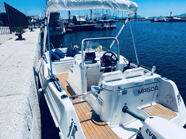 Louer Bateau à moteur avec ou sans skipper Quicksilver à Carro