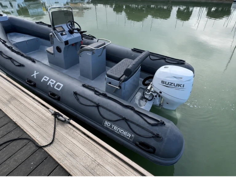 3D Tender X Pro 589 a louer à La Trinité-sur-Mer