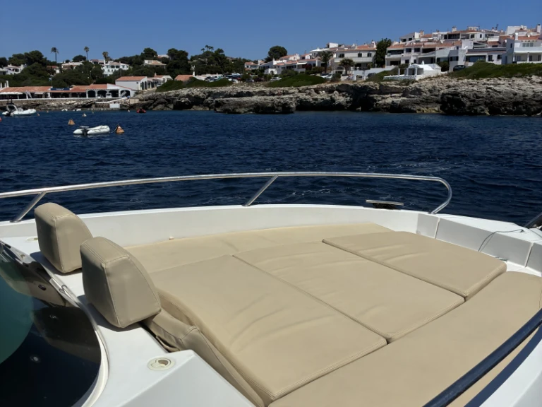 Louer Bateau à moteur avec ou sans skipper Monterey à Port Mahon