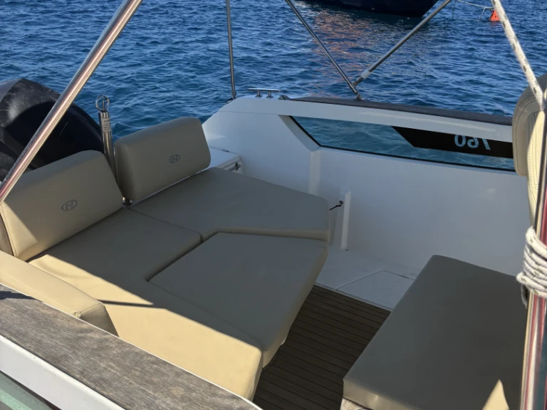 Bateau à moteur à louer à Port Mahon au meilleur prix
