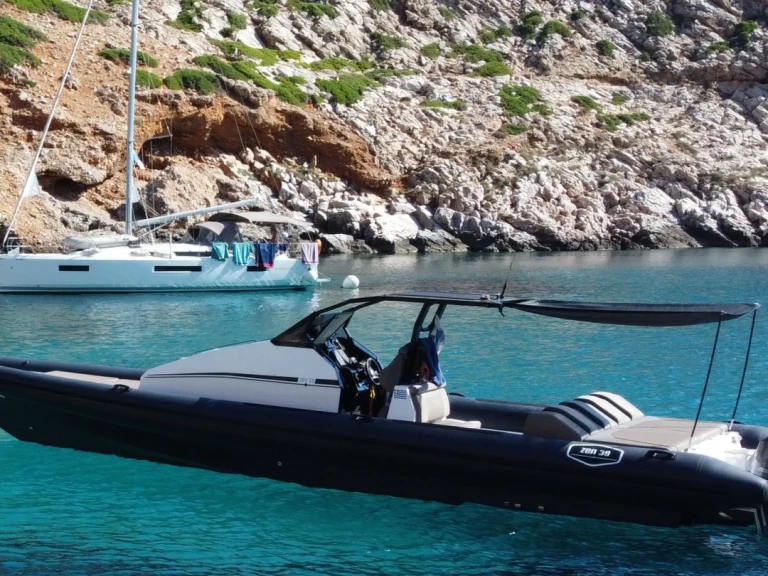ZEN MARINE 40 a louer à Antiparos