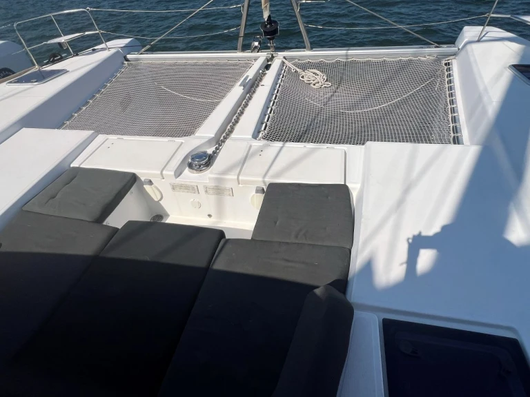 Location bateau Olbia pas cher Lagoon 52 F