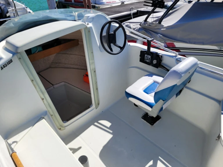 Louer Bateau à moteur avec ou sans skipper Quicksilver à La Tour-du-Meix