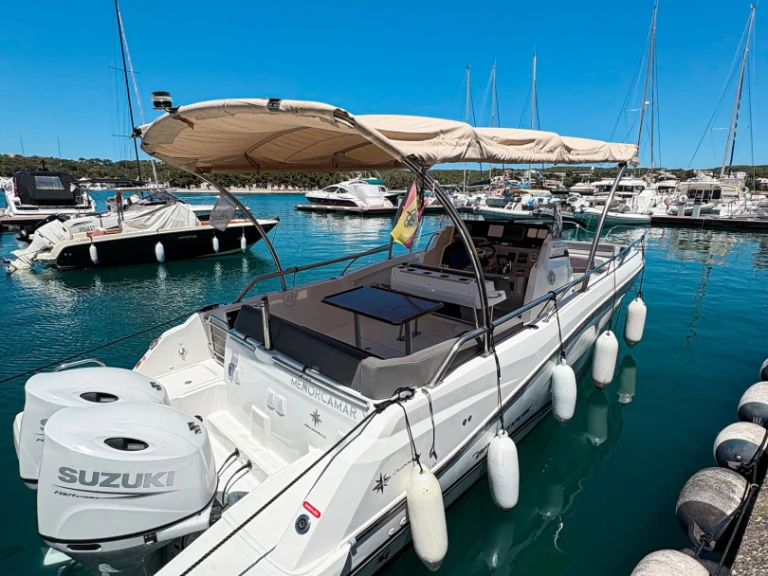 Location Bateau à moteur Jeanneau avec permis