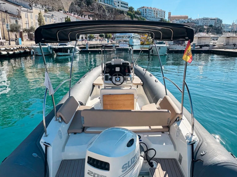 Location Bateau à moteur Bwa avec permis