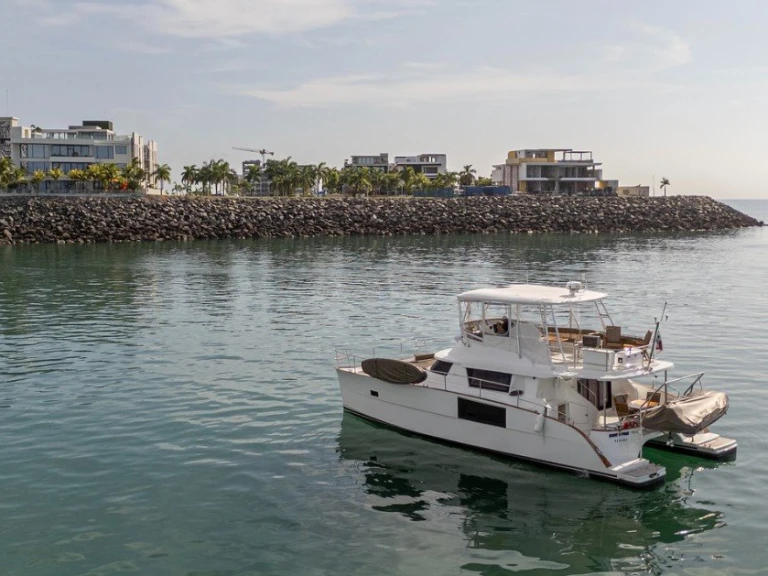 Location Bateau à moteur Fountaine Pajot avec permis
