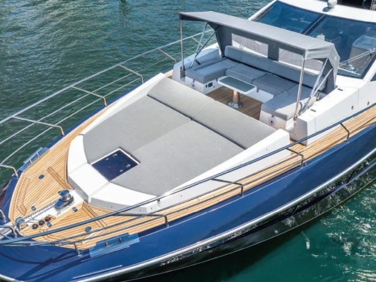 Location Yacht Azimut avec permis